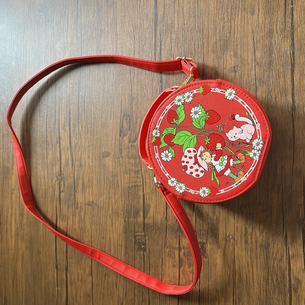Strawberry Shortcake Crossbody Round Red Purse New Without Tags Gold Zipper